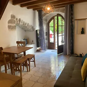 https://ruoms-petite-maison-3-centre-village.hotels-rhonealpes.com